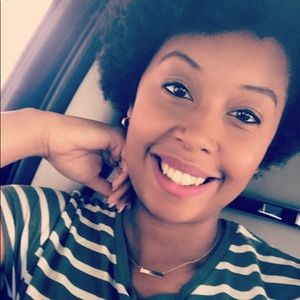 Meet your Posher, Akia